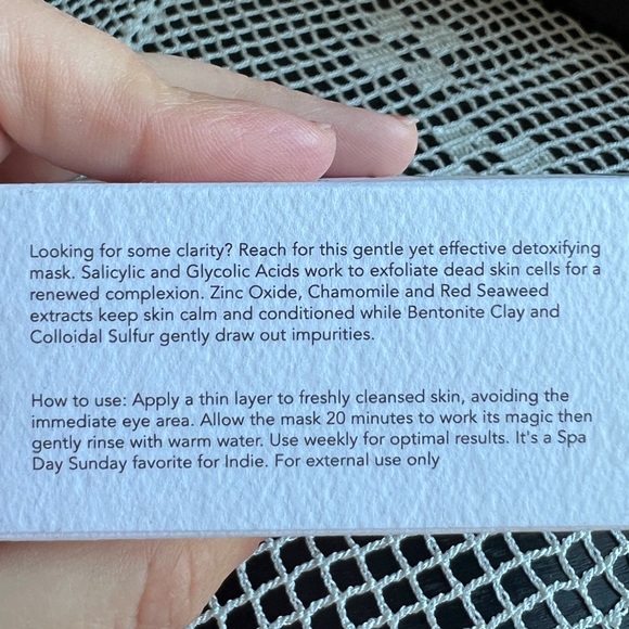 Indie Lee (clean beauty) clearing mask - Picture 4 of 5
